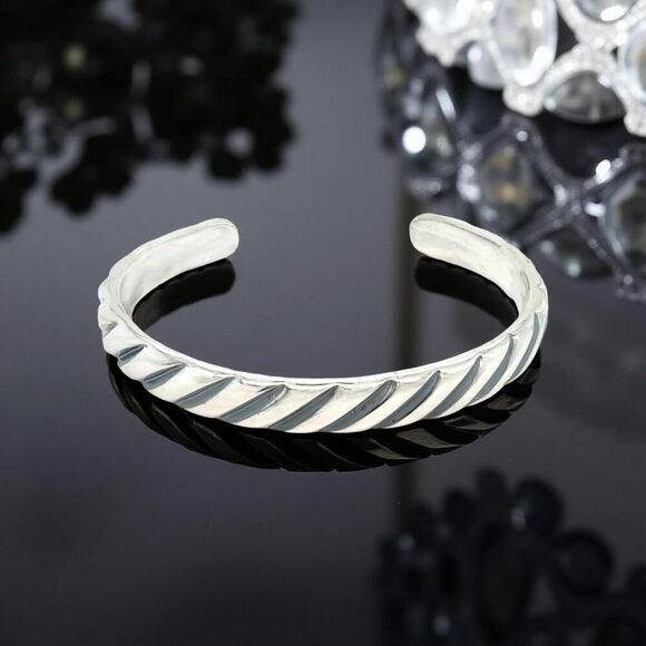 David Yurman Chevron Cuff Bracelet Size M Sterling Silver Estate DY570 - Picture 1 of 8